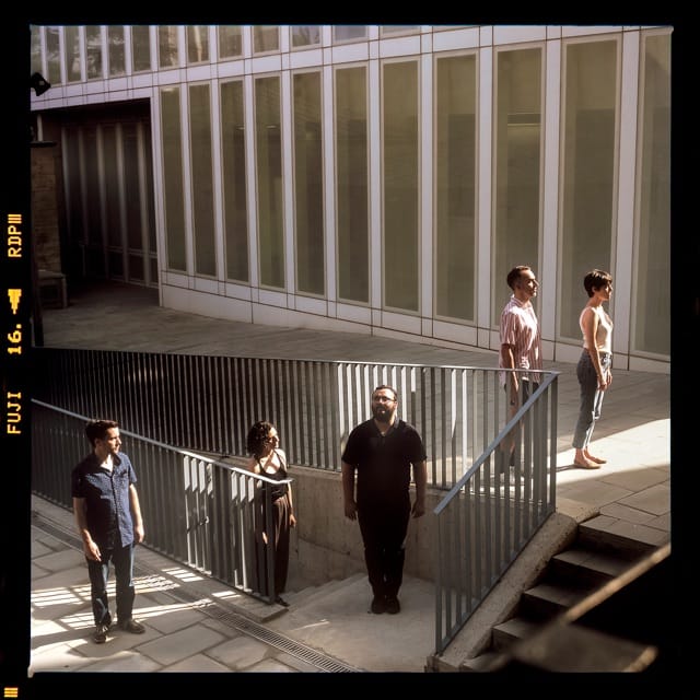 Algo Estacional - Single