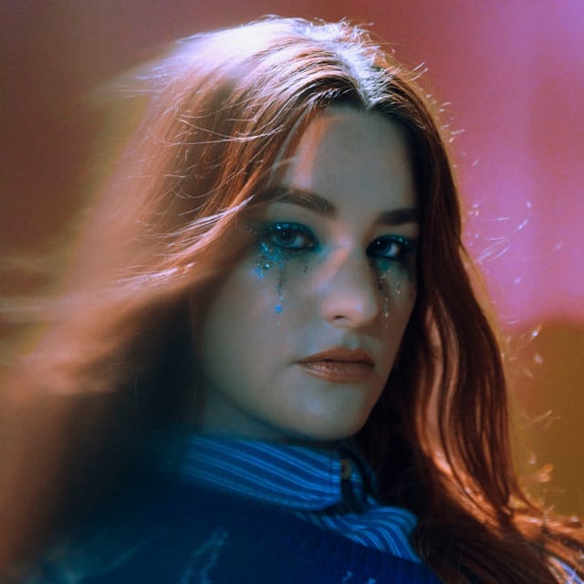 The Way She Moves - Single