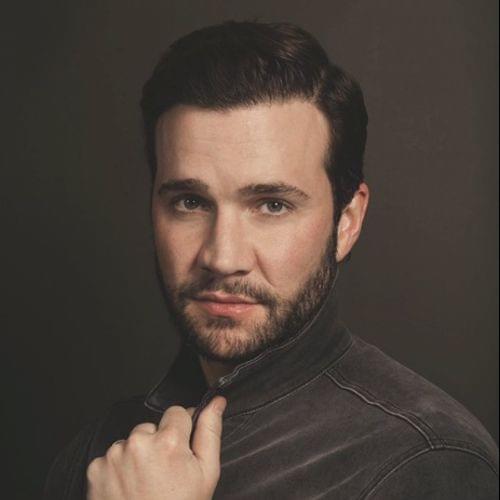 Gil McKinney
