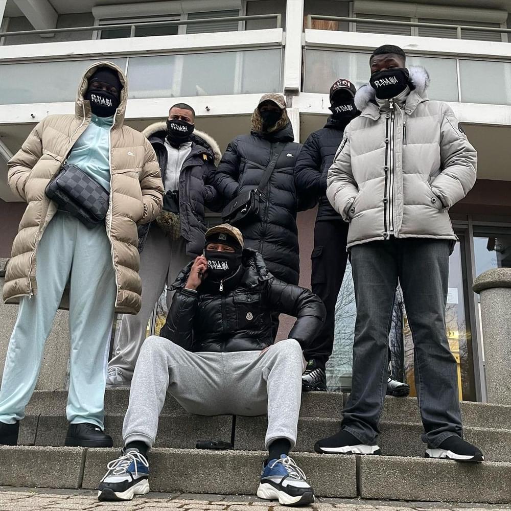 HOODBLAQ