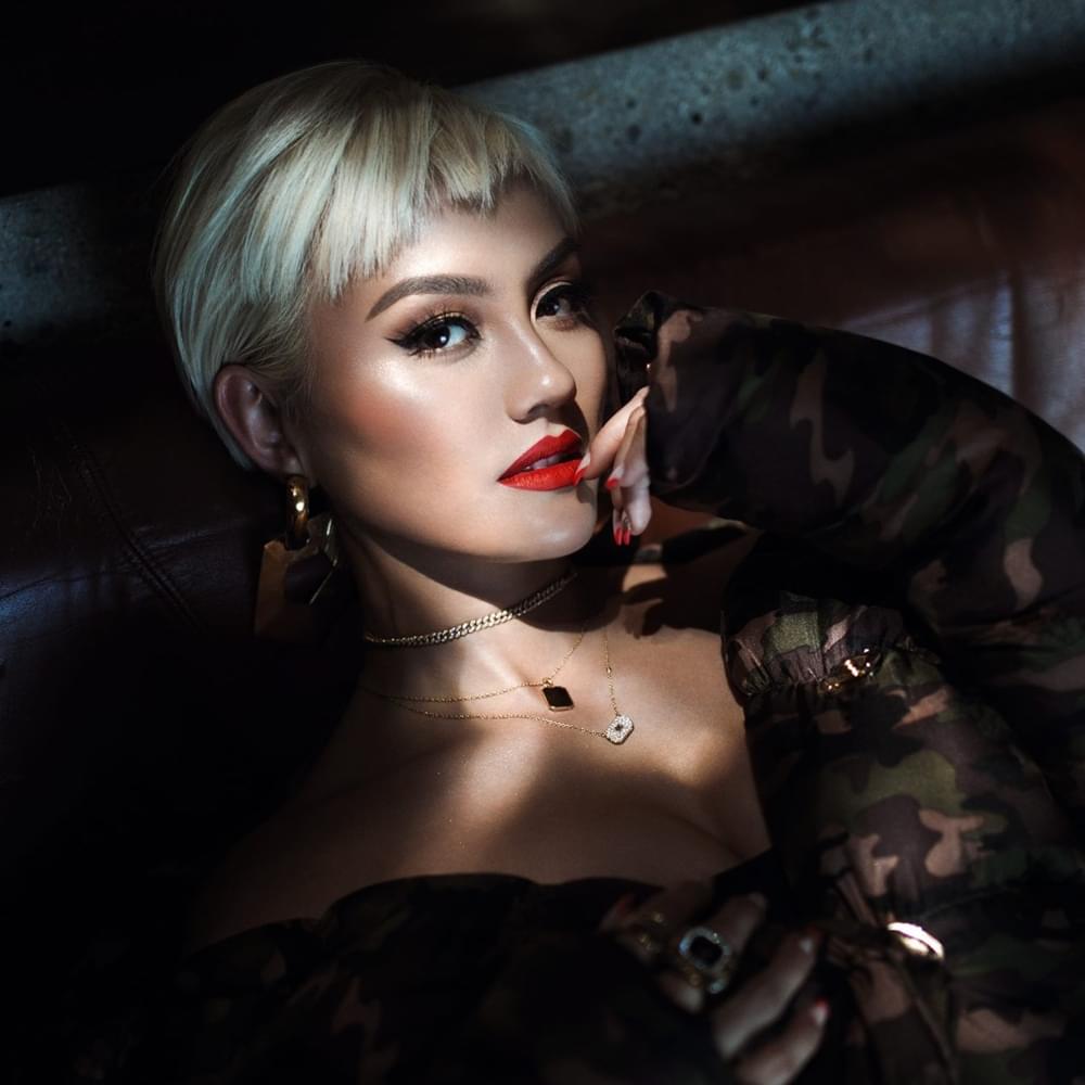 AGNEZ MO