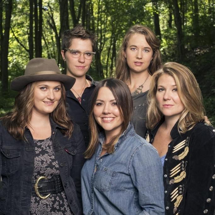 Della Mae