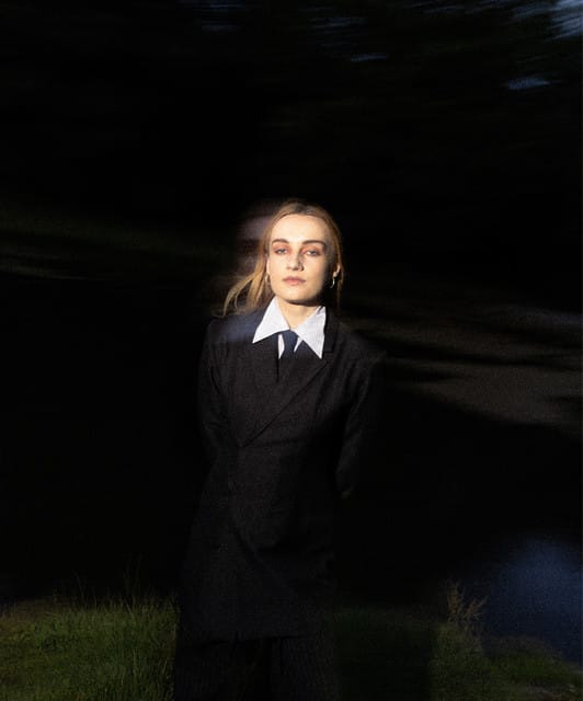 Imogen and the Knife