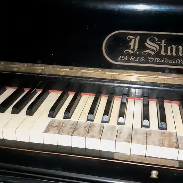 Merry Go Round of Life (Old Piano)