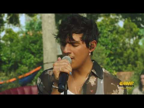 Omar Apollo — Petrified (Live)