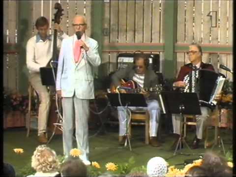 Harry Brandelius — "Helgdagskväll i timmerkojan" - Harry Brandelius sång - Ebbe Jularbos orkester