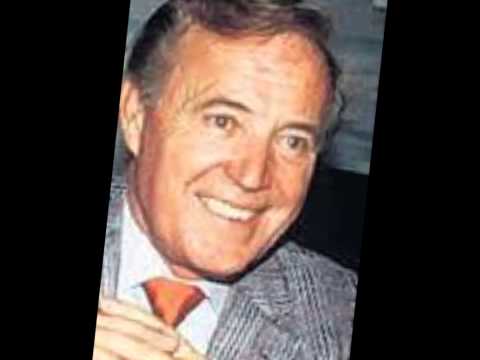 Val Doonican — VAL DOONICAN - A MAN CHASES A GIRL ( UNTIL SHE CATCHES HIM ) VINYL 1969