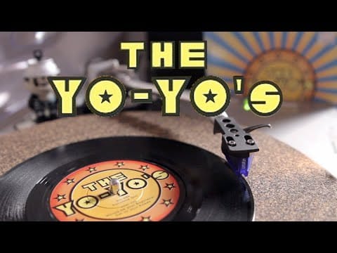 The Yo-Yo's — The Yo-Yo's - Sunshine Girl bw I Wanna Be Your Boyfriend/Get On Your Knees (7" Vinyl Transcription)
