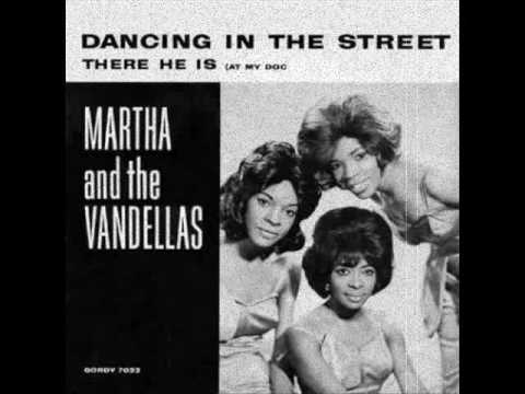 Martha Reeves & The Vandellas — Martha Reeves & the Vandellas - Dancing in the Street (1964)
