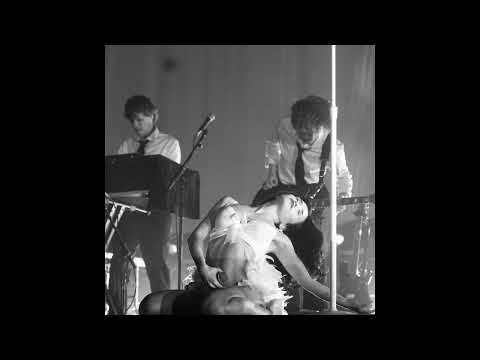 Nessa Barrett — PINS AND NEEDLES (Live) ★