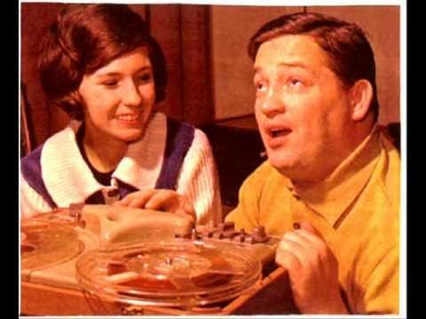 Willy Alberti — Willy & Willeke Alberti - Marina (live) 1961.wmv