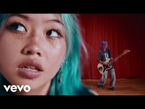 Beabadoobee — She Plays Bass