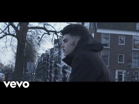 Izi (7) — Izi - Pianto (Official Video)