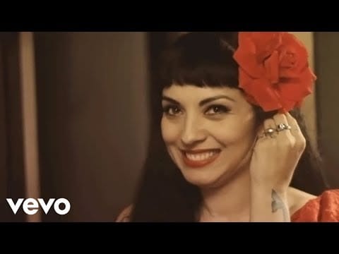 Mon Laferte — Mon Laferte - Mi Buen Amor (Video Oficial) ft. Enrique Bunbury