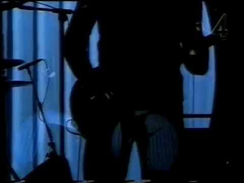 Paus — Paus - Leia (Live Sen kväll med Luuk)