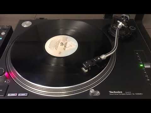 The S.O.U.L. S.Y.S.T.E.M. — The S.O.U.L. S.Y.S.T.E.M. Feat. Michelle Visage - It's Gonna Be A Lovely Day (Movin' The Crowd Mix)