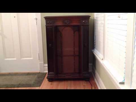 The Troubadours (5) — Baby Feet Go Pitter Patter • The Troubadours (Victrola Credenza)