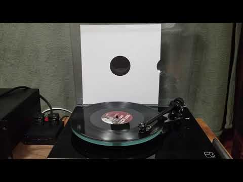 DJ Fracus — [WARPED 23AA] Fracus & Mozz ft. Vicky Fee - Hold On To Me (HU Intro Mix) [2007]