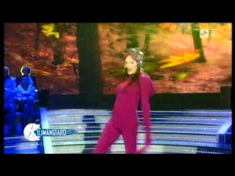 Anna Oxa — Anna Oxa - Haiku - Alle falde del Kilimangiaro (05 12 2010)