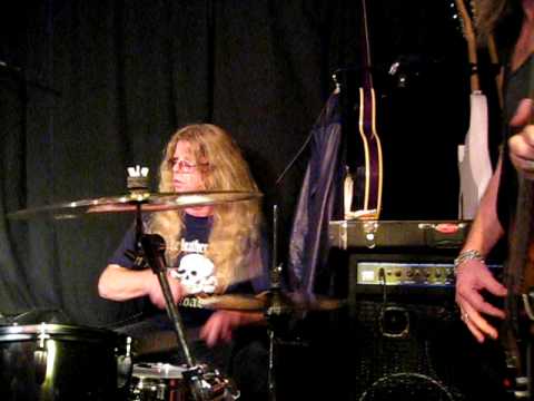 The Leather Nun — Lädernunnan - Ensam i natt