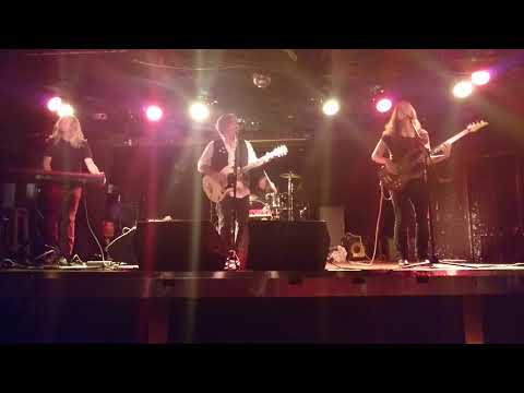 Flamin' Oh's — Flamin' Oh's - "Stop" live 7-7-18 at O'Gara's in St. Paul, Minnesota.
