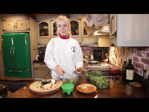 The Regrettes — Making Lunch ... with Lydia