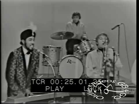 Sam The Sham & The Pharaohs — Sam The Sham & The Pharaohs - Wooly Bully (1965)