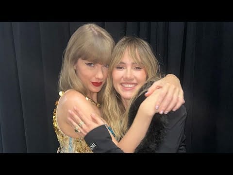 Suki Waterhouse — Dissociating On Stage At The Eras Tour