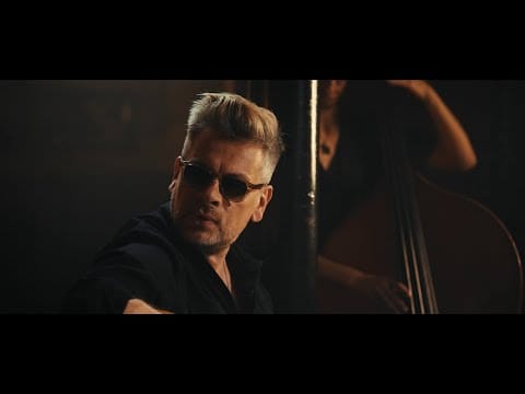 Benjamin Biolay — Benjamin Biolay - Les passantes (Clip Officiel)