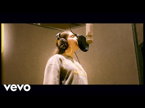 Alessia Cara — October (Live Off The Floor)