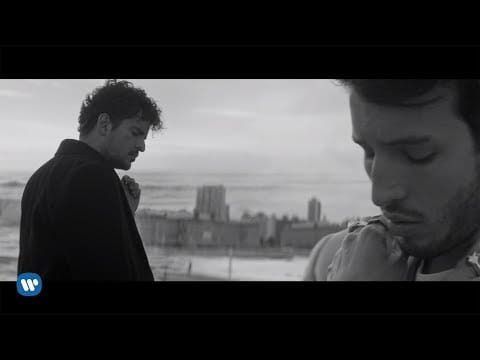 Sebastián Yatra — Tommy Torres, Sebastian Yatra - "Atado Entre Tus Manos" (Video Oficial)