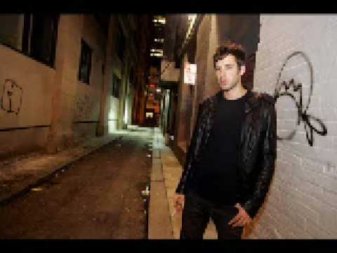 Mark Ronson — Mark Ronson - Here Comes the Fuzz (feat. Freeway, Nikka Costa)