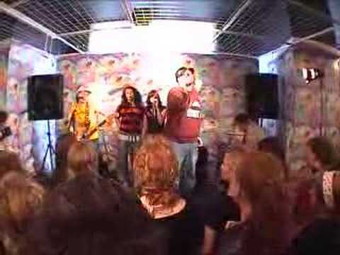 Junior Senior — Junior Senior - Shake Your Coconuts