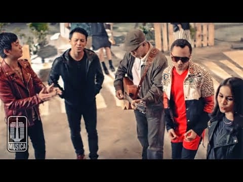 Iwan Fals — [ALL STARS] IWAN FALS NOAH NIDJI GEISHA D'MASIV - Kemesraan (Official Music Video)