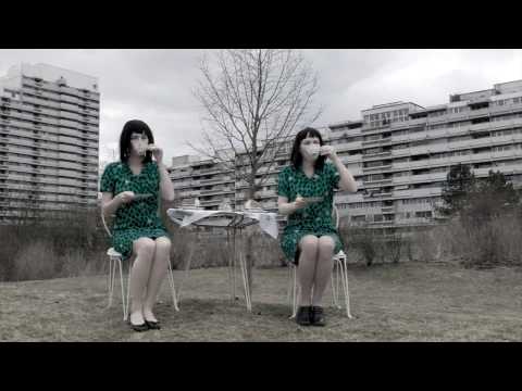 Leichtmetall — Leichtmetall - Mit dem Bauch an die Wand