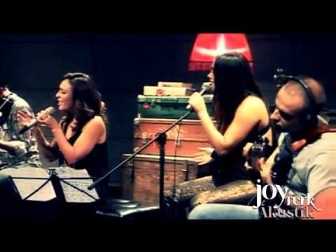 Ziynet Sali — Ziynet Sali - Herkes Evine (JoyTurk Akustik)