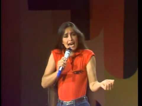 Daniela Romo — Daniela Romo-Mentiras-en vivo.HQ.flv