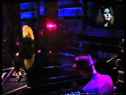 Alison Moyet — Alison Moyet - Love Letters - Top Of The Pops - Thursday 10th December 1987