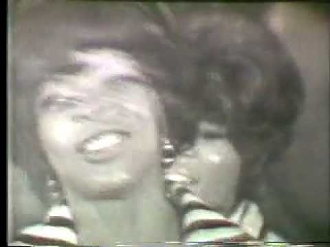Martha Reeves & The Vandellas — Martha & The Vandellas "Dancing in the Streets"