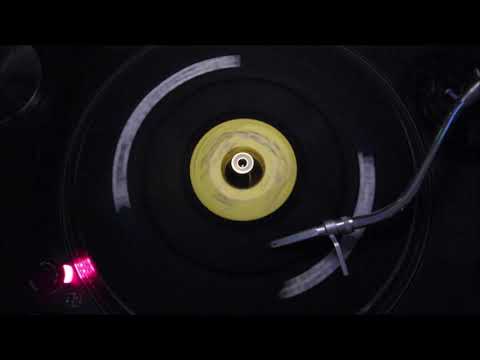 Three Heads — Three Heads - Don't You Walk On My Feet - CHART: 1041 DJ