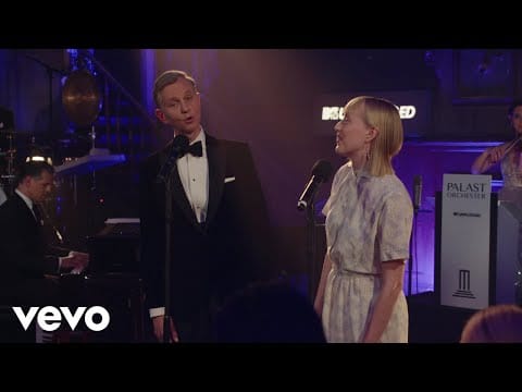Palast Orchester Mit Seinem Sänger Max Raabe — Max Raabe, Palast Orchester - Guten Tag, liebes Glück (MTV Unplugged) ft. LEA
