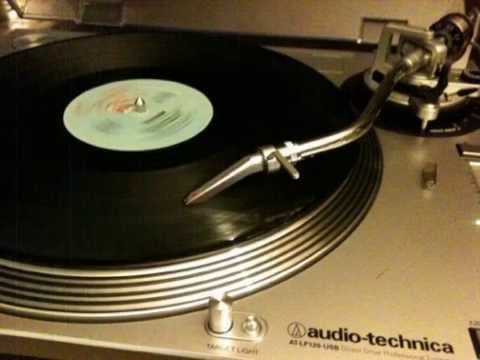 Grandmaster Flash & The Furious Five — Grandmaster Flash and The Furious 5 - Freedom (instrumental)