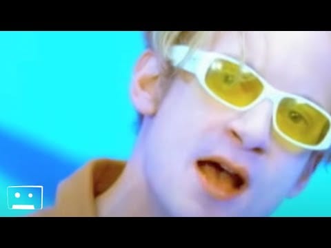 Fountains of Wayne — Fountains Of Wayne - Sink to the Bottom (Official Music Video)