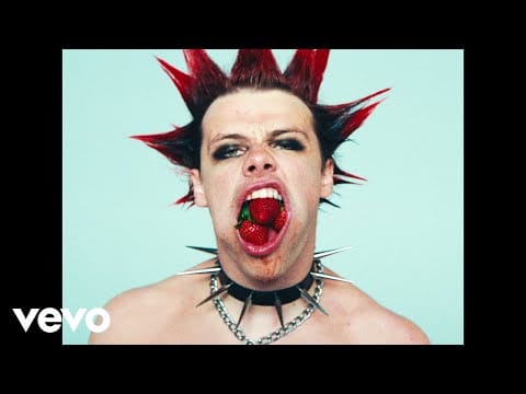 YUNGBLUD — strawberry lipstick
