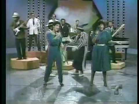 Miami Sound Machine — Miami Sound Machine (Gloria Estefan & Merci Navarro) - Baila Conmigo (Noche De Gala)