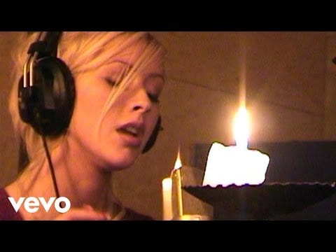 Christina Aguilera — Christina Aguilera - The Christmas Song (Chestnuts Roasting Over An Open Fire)