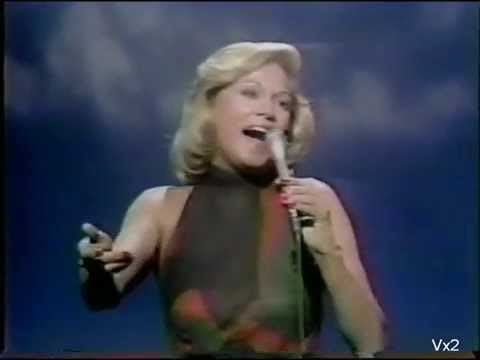 Phyllis McGuire — Phyllis McGuire - The McGuire Sister in the Middle - sings One Kiss - 1976