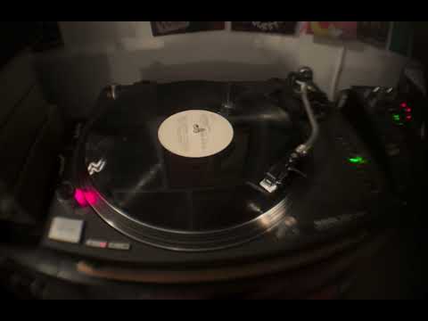Mary Anne Hobbs — Dubstep on Vinyl || DJ Distance + Crazy D - Worries Again