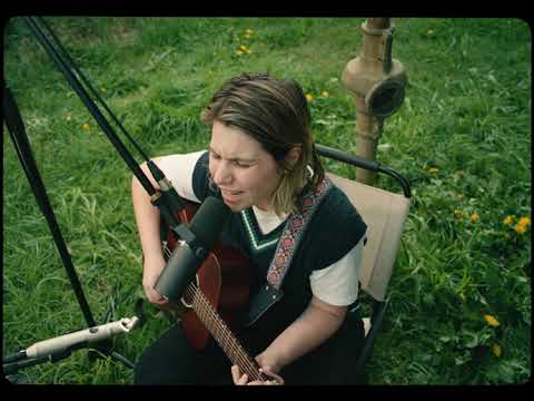 Alex Lahey — Newsreader (Official Live Video)