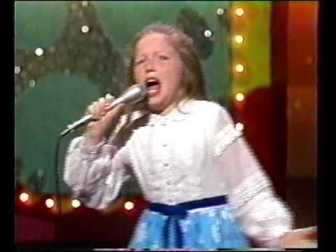 Lena Zavaroni — Lena Zavaroni Sings "Mama" on Tonight Show